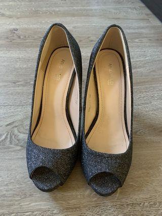 Anna Nucci heels