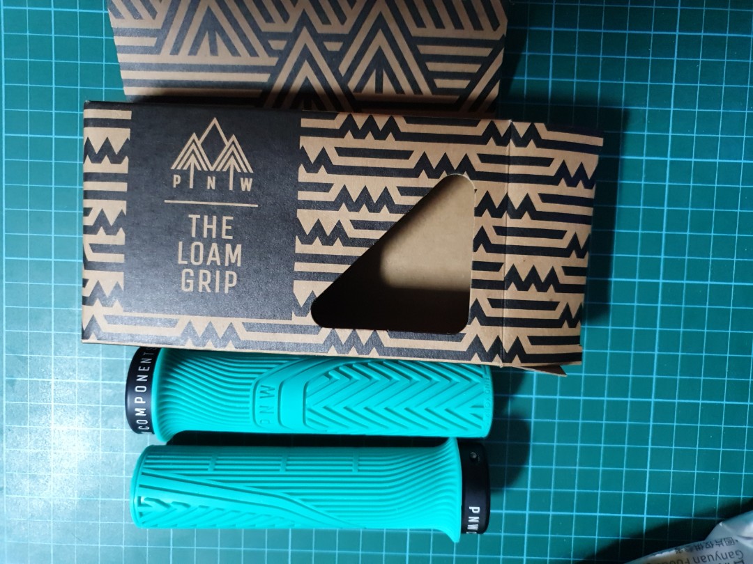 Mtb PNW loam grip, Sports Equipment, Bicycles & Parts, Parts