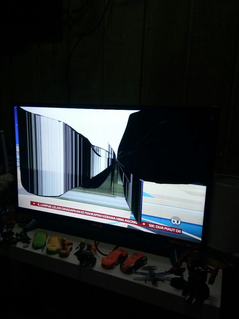Faulty Pensonic 32 Inches Led Tv Built In Dvb T2 Screen Crack Electronics Tvs Entertainment Systems On Carousell