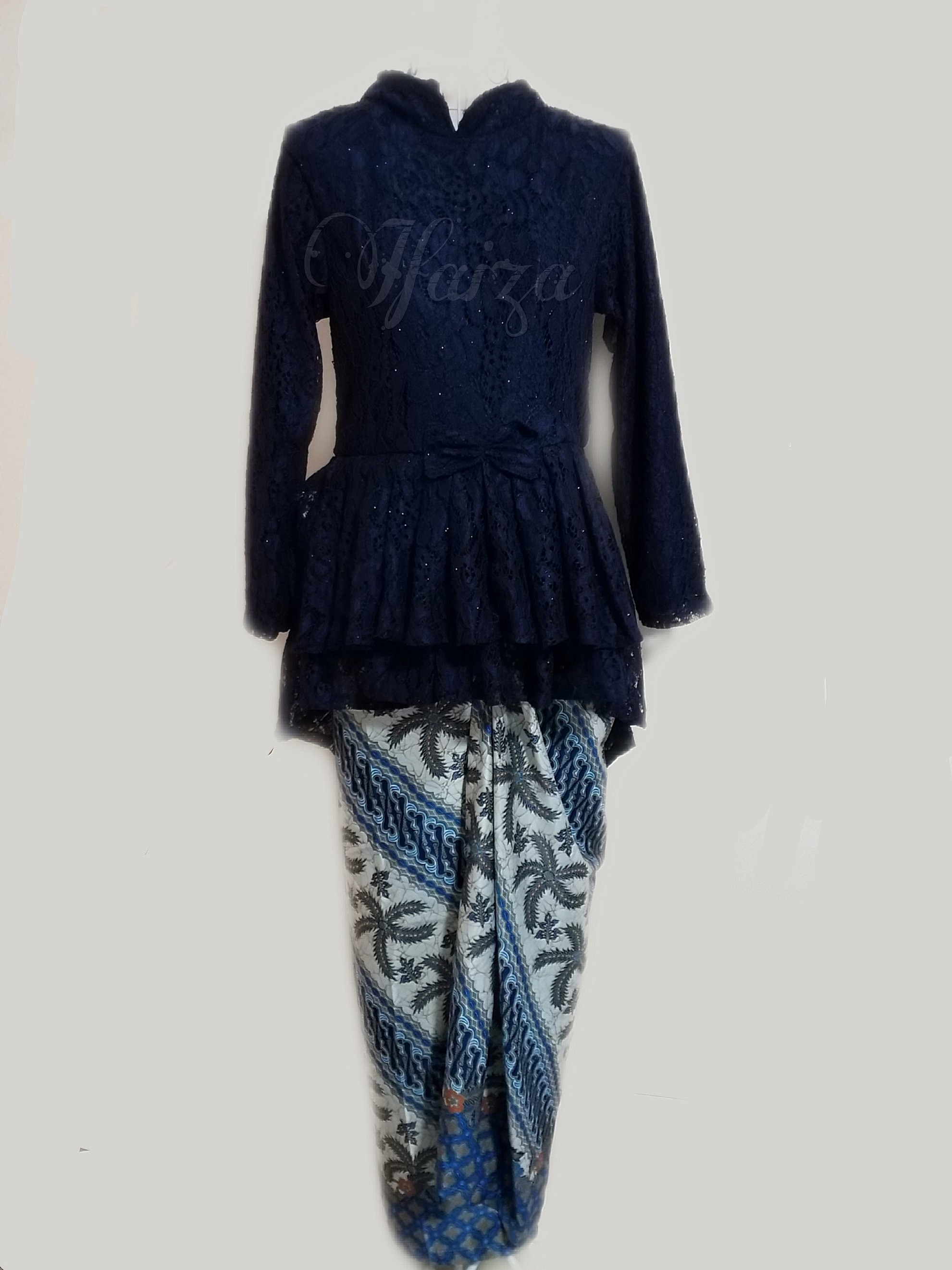 Clearance Sale Lace Peplum Baju Kurung Kebaya Pario Batik Plus Size Navy Women S Fashion Muslimah Fashion On Carousell