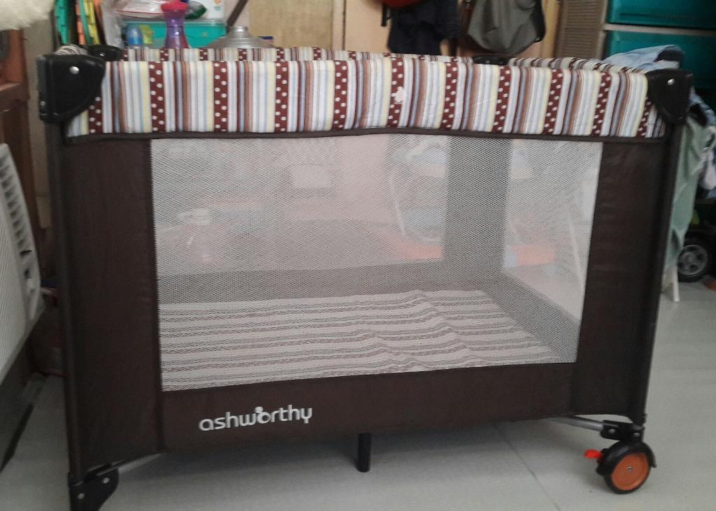 baby's cot for sale