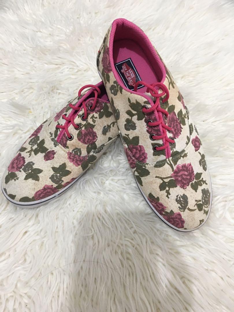 Vans English Style Women S Fashion Shoes On Carousell