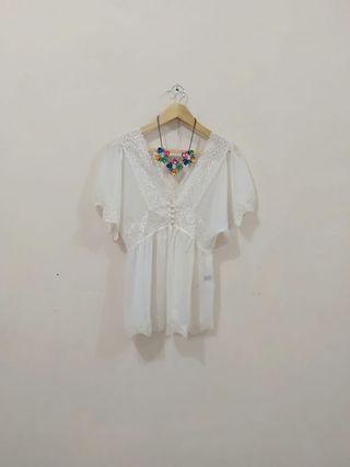 Blouse putih