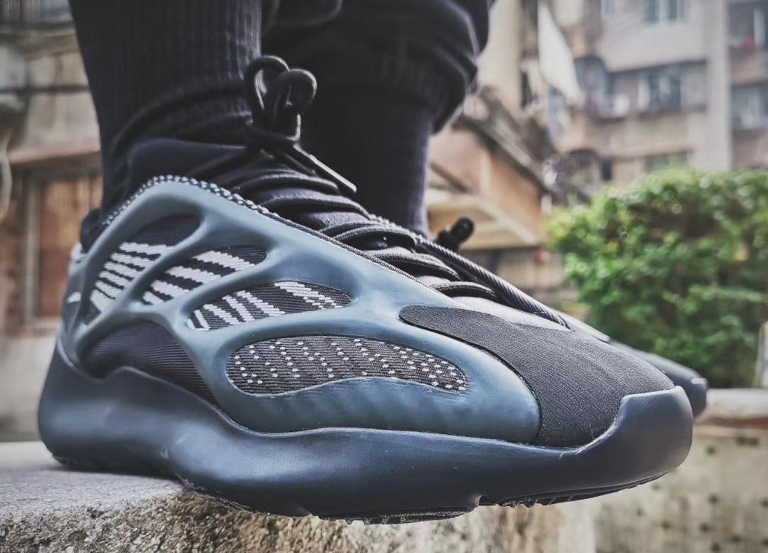 adidas Yeezy 700 V3 Alvah, Men's Fashion, Footwear, Sneakers on Carousell