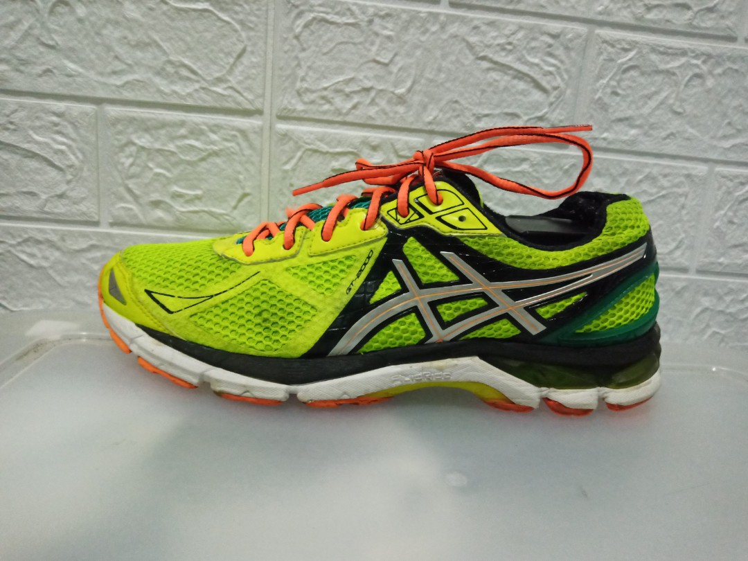 Asics GT2000, Men's Fashion, Activewear on Carousell