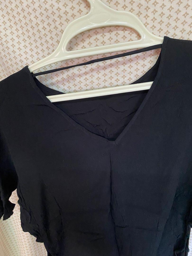 Express black blouse (Category: Blouses) located in Naga. Submitted by yoeeee21 (Listing ID 287684865, Image 3). Description: .