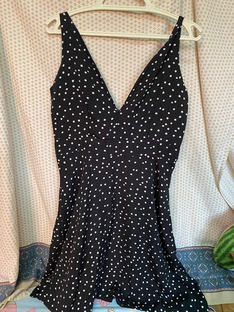 Korean Dress (Category: Dresses) located in Naga. Submitted by yoeeee21 (Listing ID 287686347, Image 1). Description: Perfect kung may inner shirt kasi low v ang neckline Very pretty.