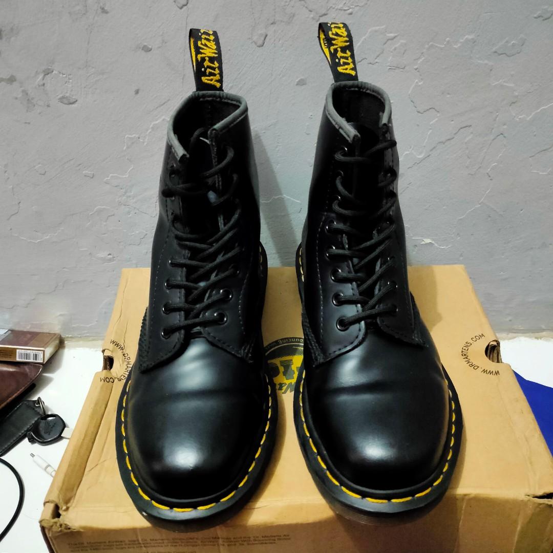 Sepatu boot dr marten original online