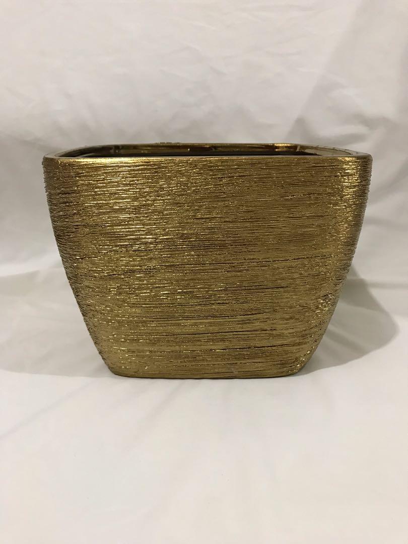 Flower Pot 金色花盆 傢俬 家居 Gardening Plants Carousell Flower Pot 金色花盆 傢俬 家居 Gardening Plants Carousell