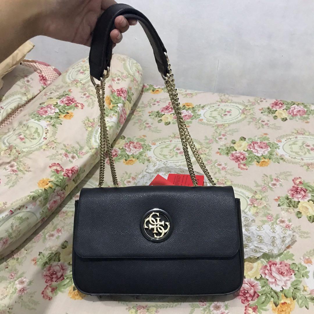 Guess Sling Bag Chains, Fesyen Wanita, Tas & Dompet di Carousell