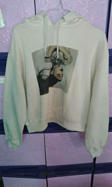 Hoodie Ariana grande h\u0026m hnm, Fesyen Wanita, Pakaian Wanita, Baju Luaran di  Carousell