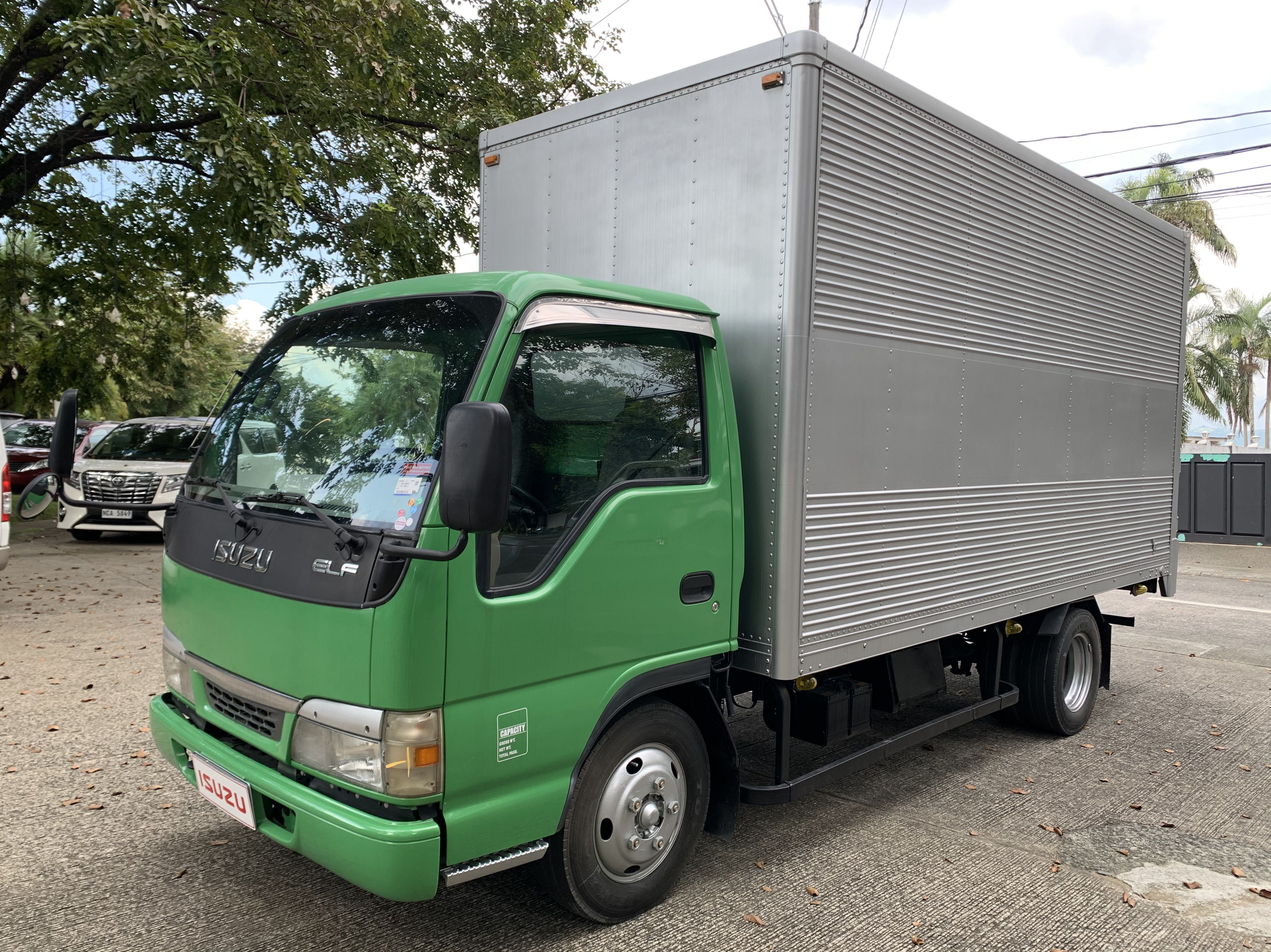 Isuzu closed van for sale top