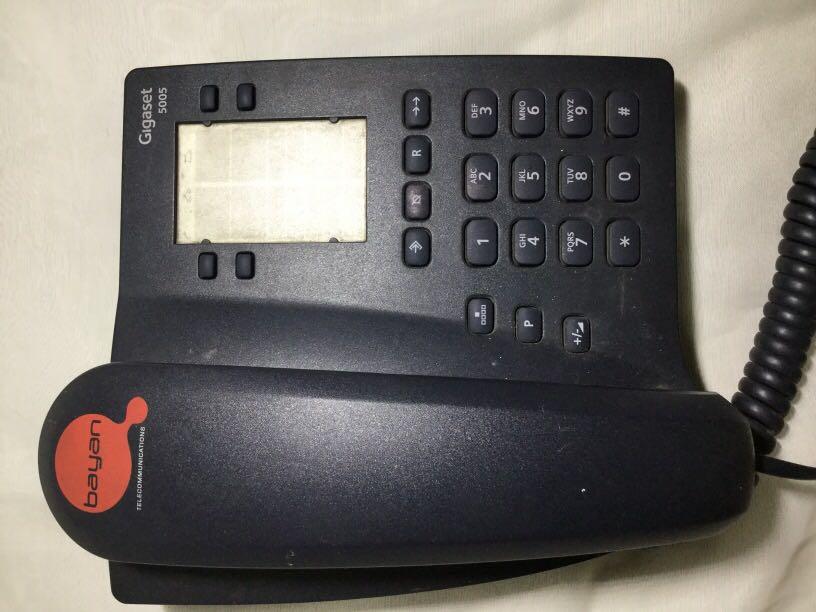 Landline and Router (Category: Networking) located in Quezon City. Submitted by forrescuecats (Listing ID 1038778636, Image 2). Description: .