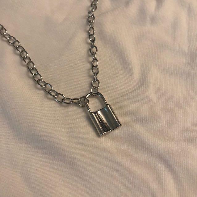 Egirl lock necklace top