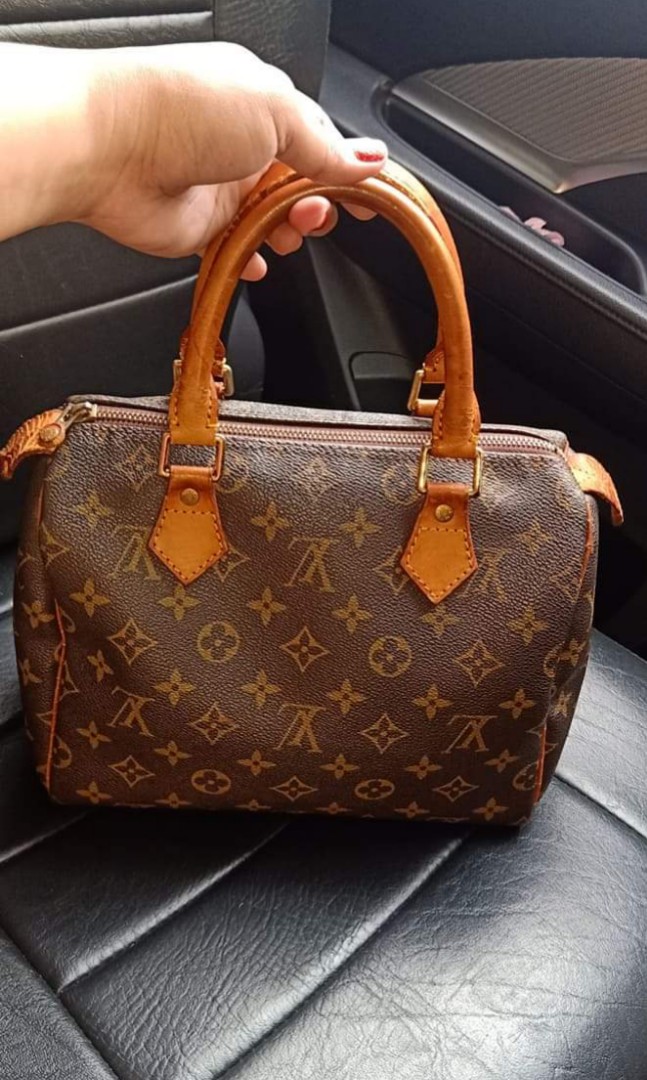 Price: $472 Authentic Louis Vuitton Monogram Speedy 35 Bag Made in France Date  Code/Serial Number SD3180 In exc…