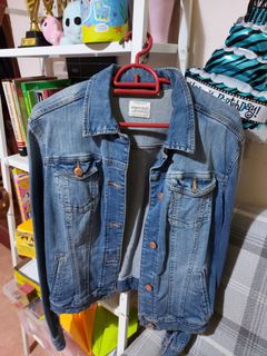 (Category: ) located in . Submitted by easy.closet (Listing ID 1038767540, Image 1). Description: .