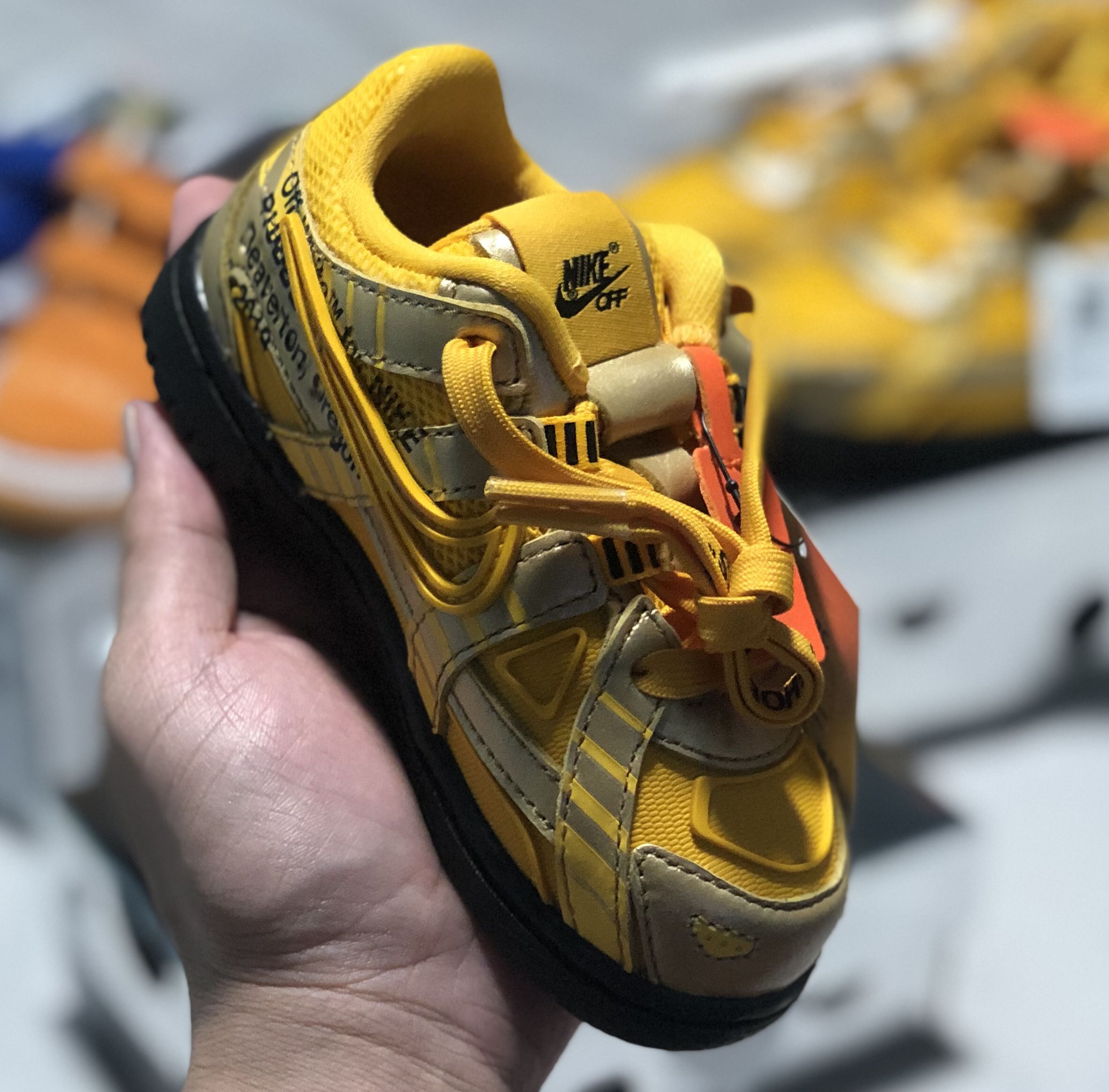 Nike Off-white air rubber dunk toddler Gold, Men's Fashion, Footwear,  Sneakers on Carousell