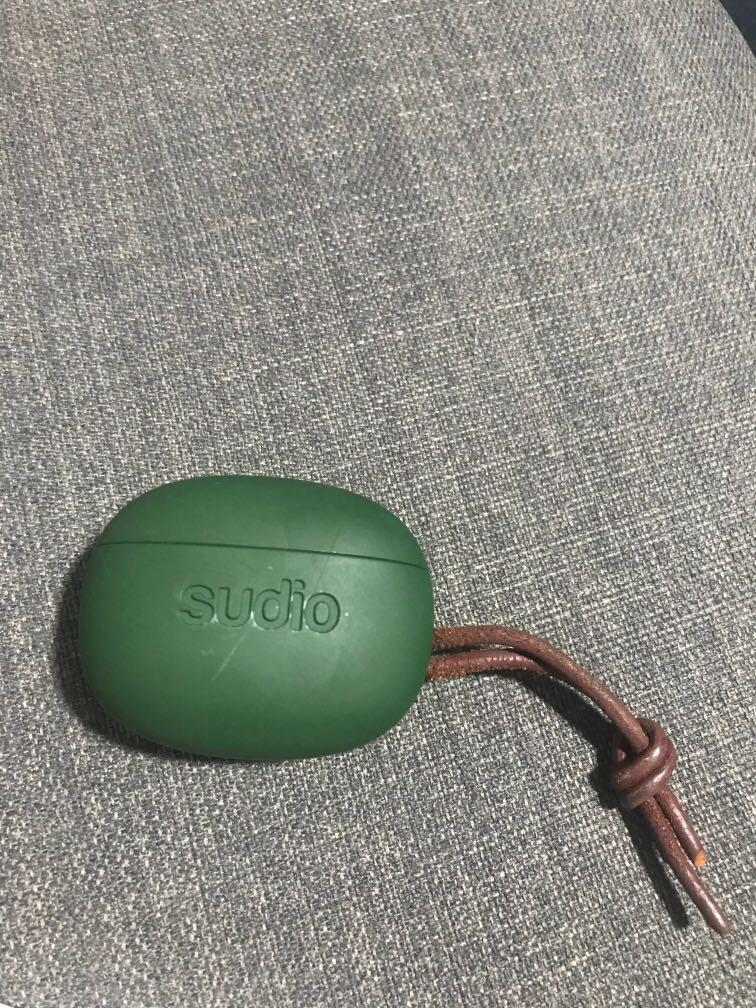 Sudio tolv store charging case