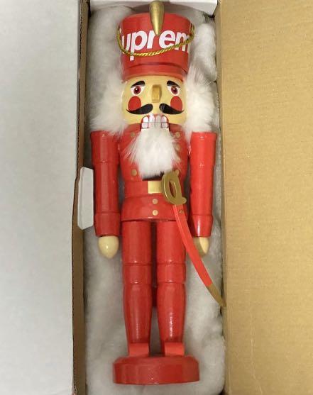 Supreme wooden Nutcracker Red 胡桃夾子, 興趣及遊戲, 玩具& 遊戲類