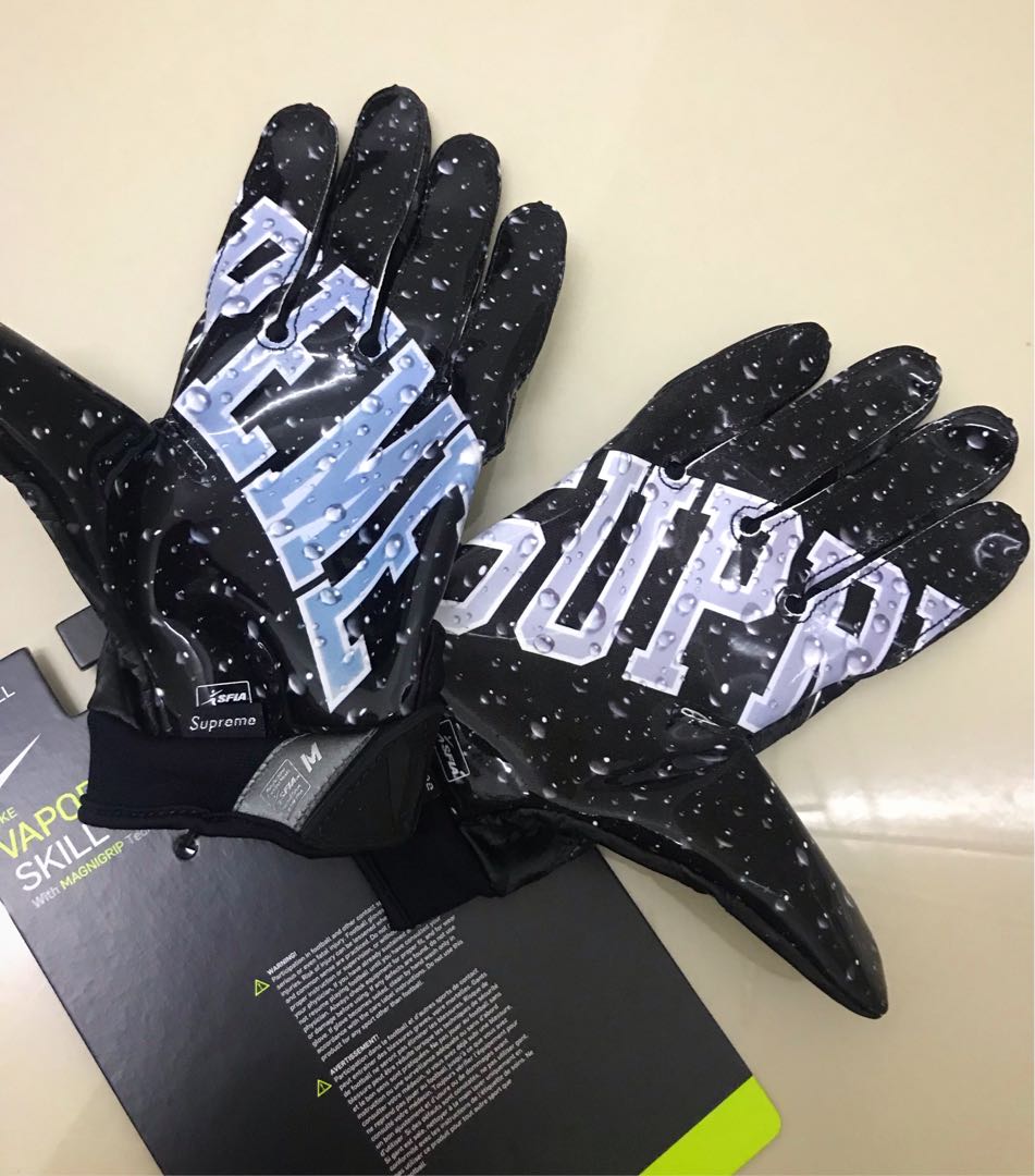 Supreme x Nike Vapor Jet 4.0 Football Gloves, Men's Fashion