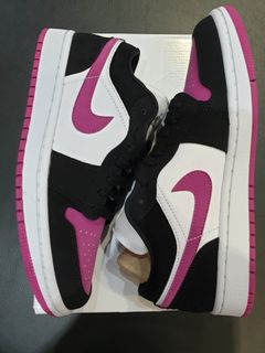 (Category: ) located in . Submitted by sneakersgrip (Listing ID 1038720086, Image 1). Description: .