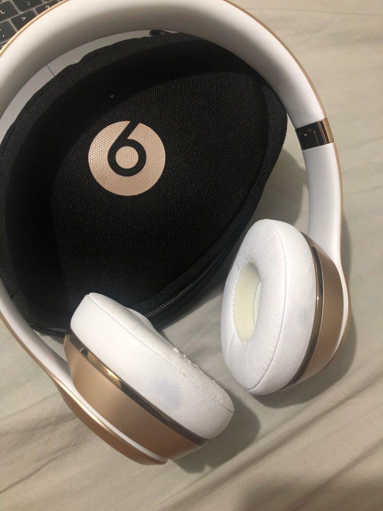 Beats Solo 3 Wireless (Category: Earphones) located in Pasig City. Submitted by preciousc_10 (Listing ID 1040830788, Image 3). Description: .