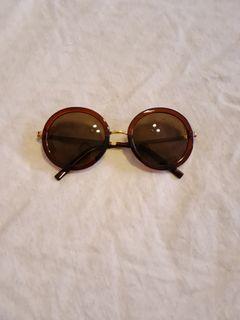 Brown round sunglasses