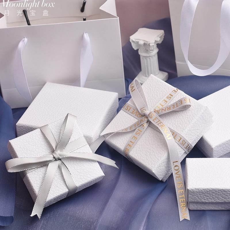 Gift box for new arrivals a bracelet