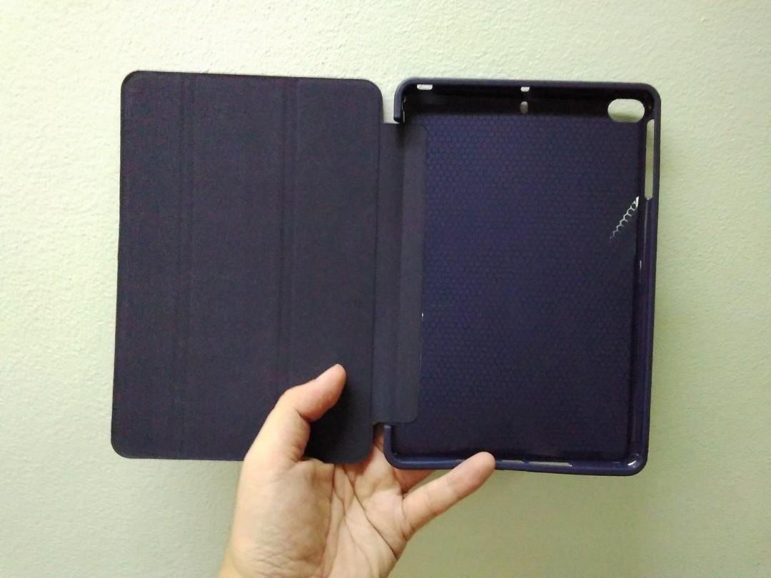 iPad case (Category: Cases & Sleeves) located in Singapore. Submitted by chrisquare (Listing ID 1040823056, Image 3). Description: 1. Ipad soft case @ $16 (except 12.9”) Material: TPU Color: dark blue ————————————————————————— mini 1/2/3/4/5 ipad 2/3/4 ipad 9.7 Ipad 10.2 / 10.5 Pro 9.7 Pro 10.5 Pro 11 Pro 11, 2020 ————————————————————————— 2. Ipad screen protector - $10: https://carousell.com/p/1040819026 ————————————————————————— 3. ipad sleeves