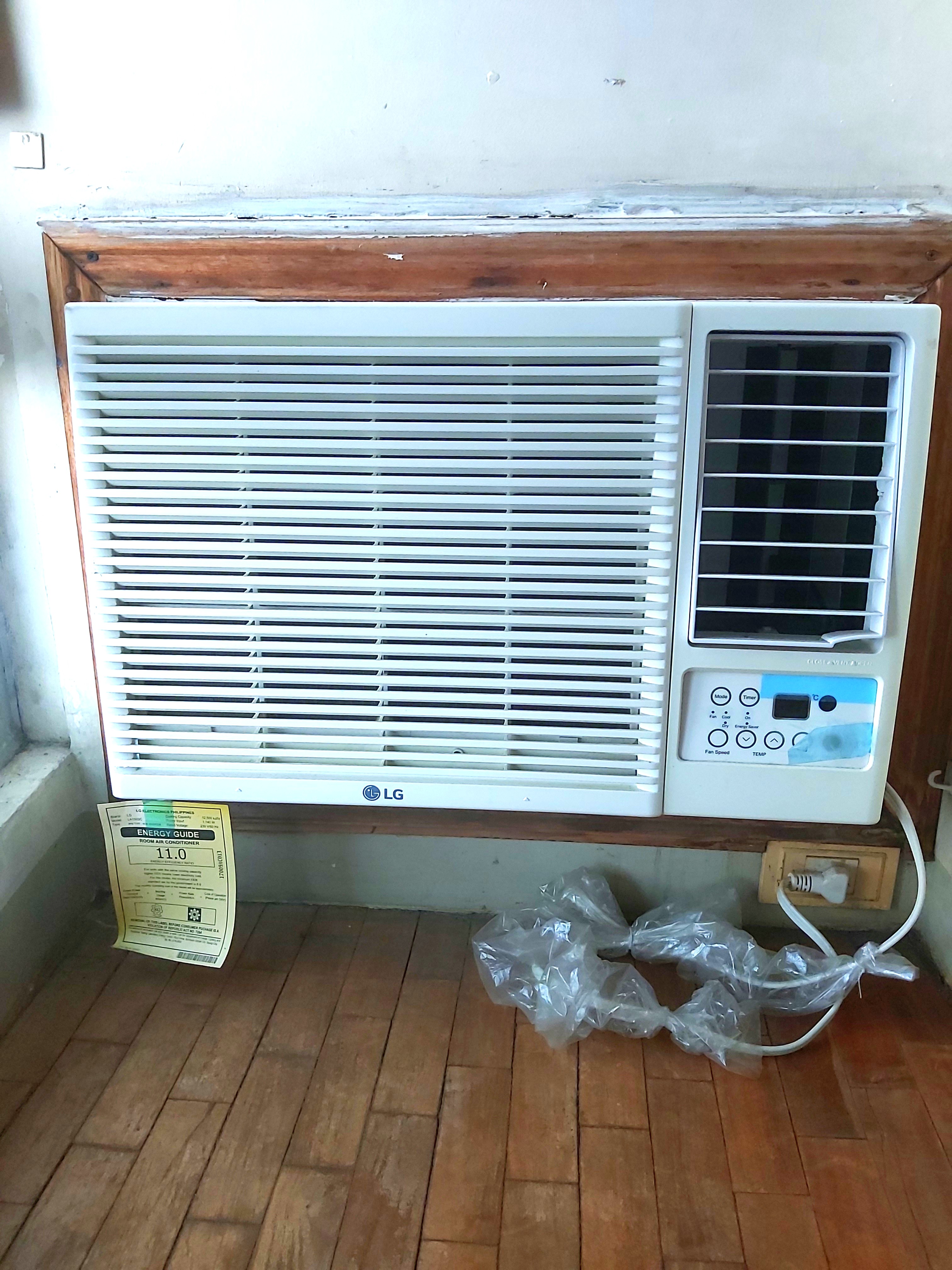 LG 1.5hp Digital Aircon Window type with Remote, TV & Home Appliances
