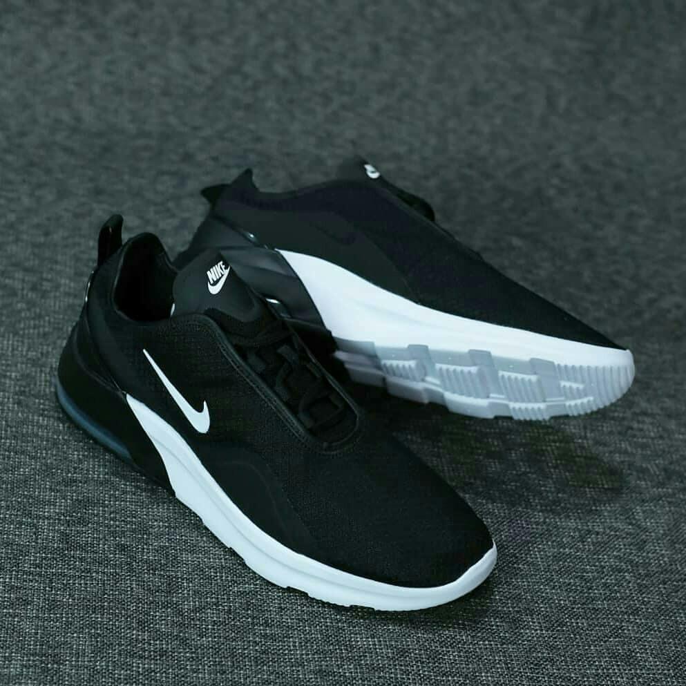 nike air max motion 2 black white