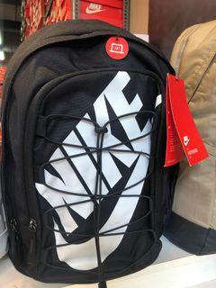 nike bags below 1000