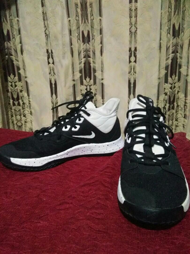 NIKE PG 3 (Category: Sneakers) located in Taguig. Submitted by jessica.19 (Listing ID 1040665115, Image 2). Description: NIKE PG 3 -Paul George Basketball Shoes Men (CN9512-002) Color - Black/White/Black One time used Price can be negotiable Payment thru Gcash BIBILIS TAKBO MO PAPUNTA KAY CRUSH 🤗.