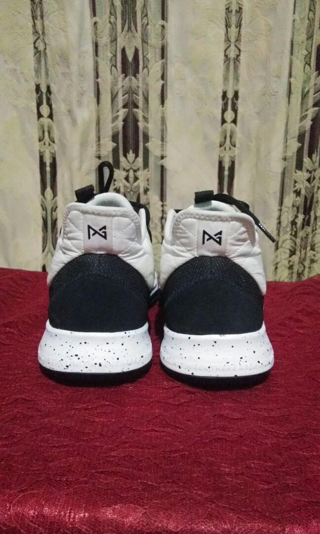 NIKE PG 3 (Category: Sneakers) located in Taguig. Submitted by jessica.19 (Listing ID 1040665115, Image 3). Description: NIKE PG 3 -Paul George Basketball Shoes Men (CN9512-002) Color - Black/White/Black One time used Price can be negotiable Payment thru Gcash BIBILIS TAKBO MO PAPUNTA KAY CRUSH 🤗.