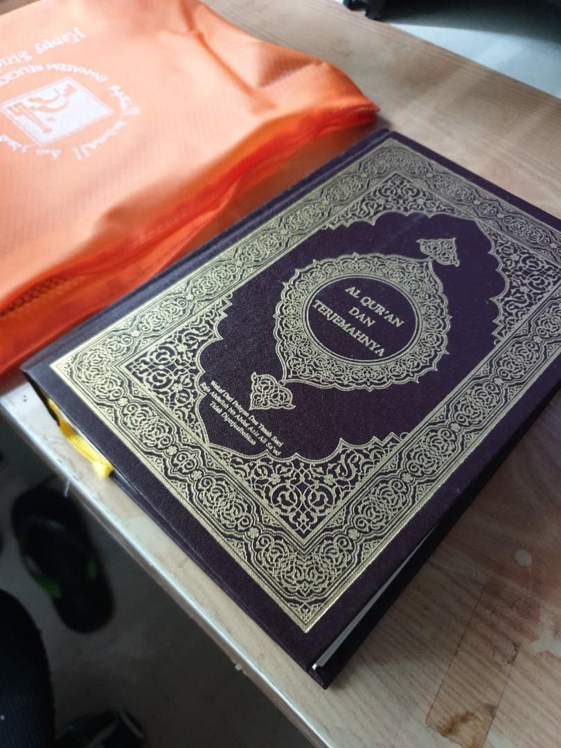 Quran And Terjemahnya Al Quran Malay Translation Hobbies Toys Books Magazines Fiction Non Fiction On Carousell