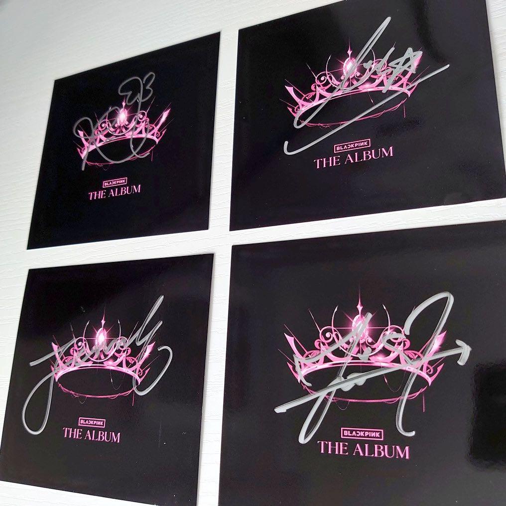 LISA SIGNED ART CARD WITH BORN PINK DIGIPACK