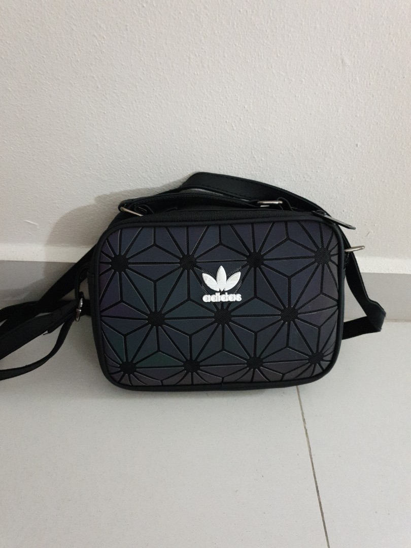 Sporty sling bag, Women's Fashion, Bags & Wallets, Crossbody Bags on