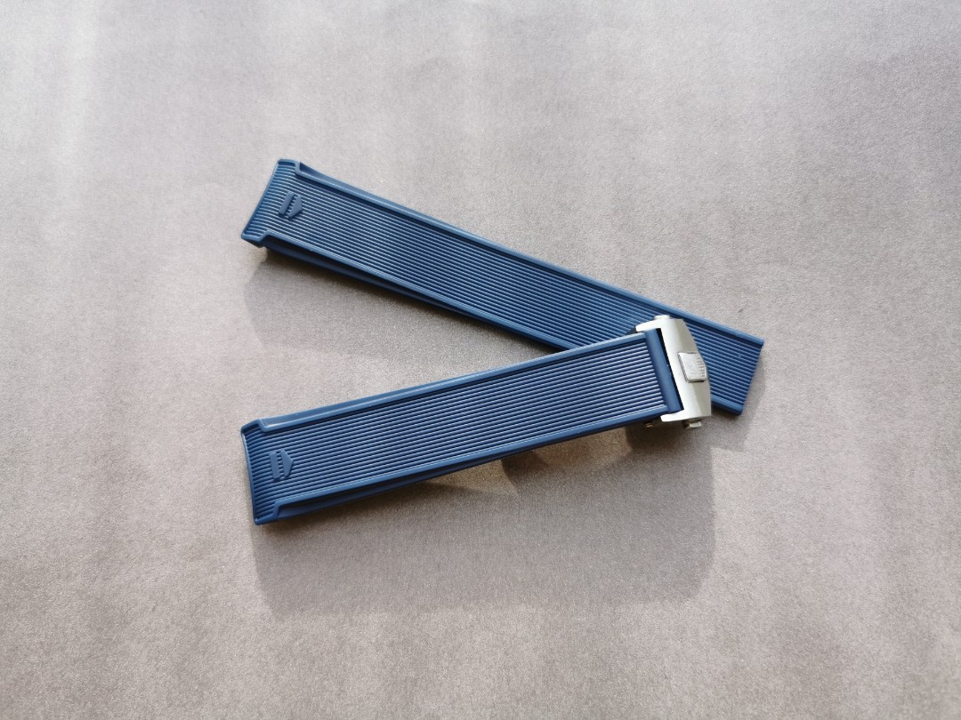 Tag heuer 2025 blue rubber strap