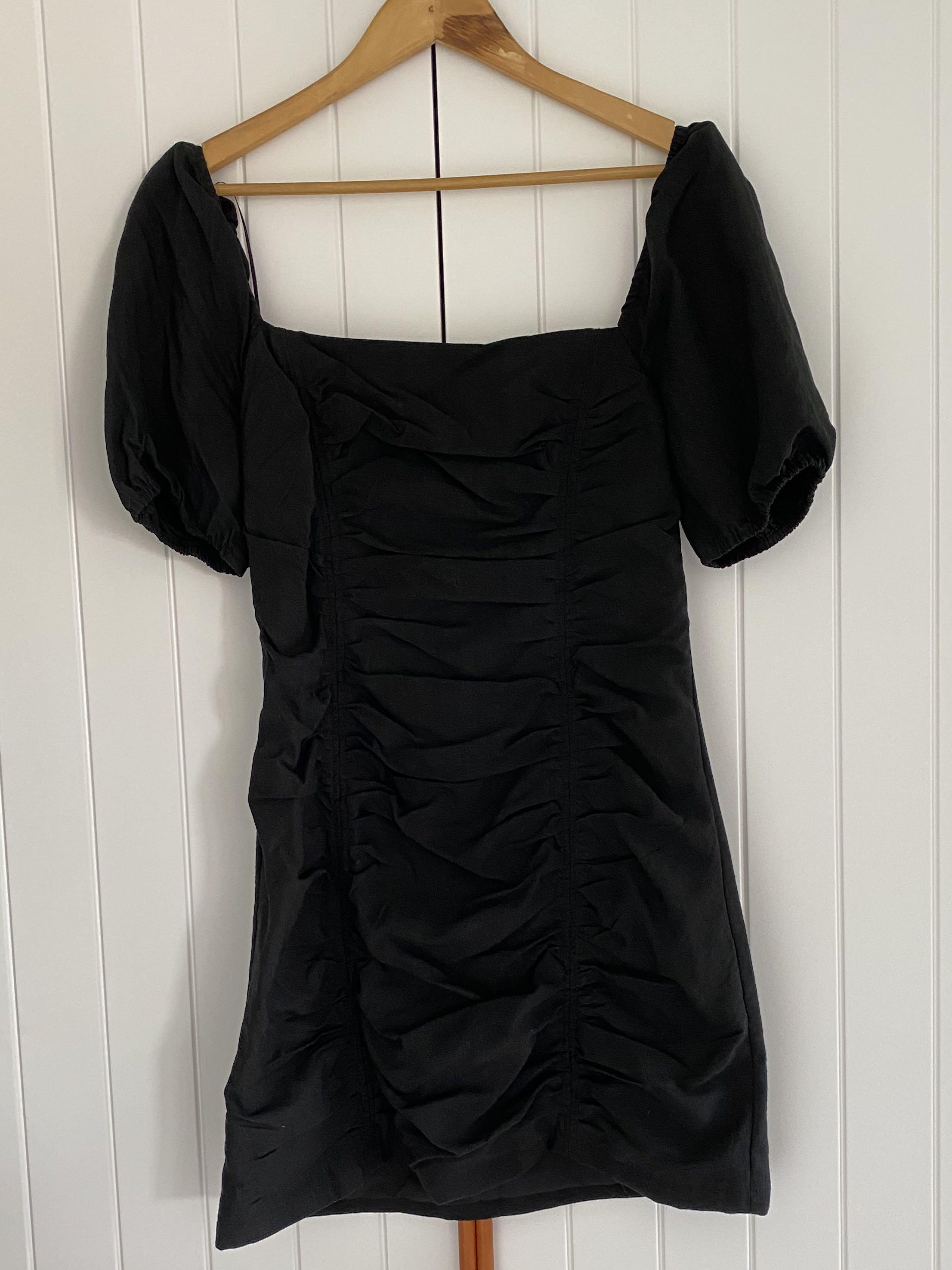 universal store black dress