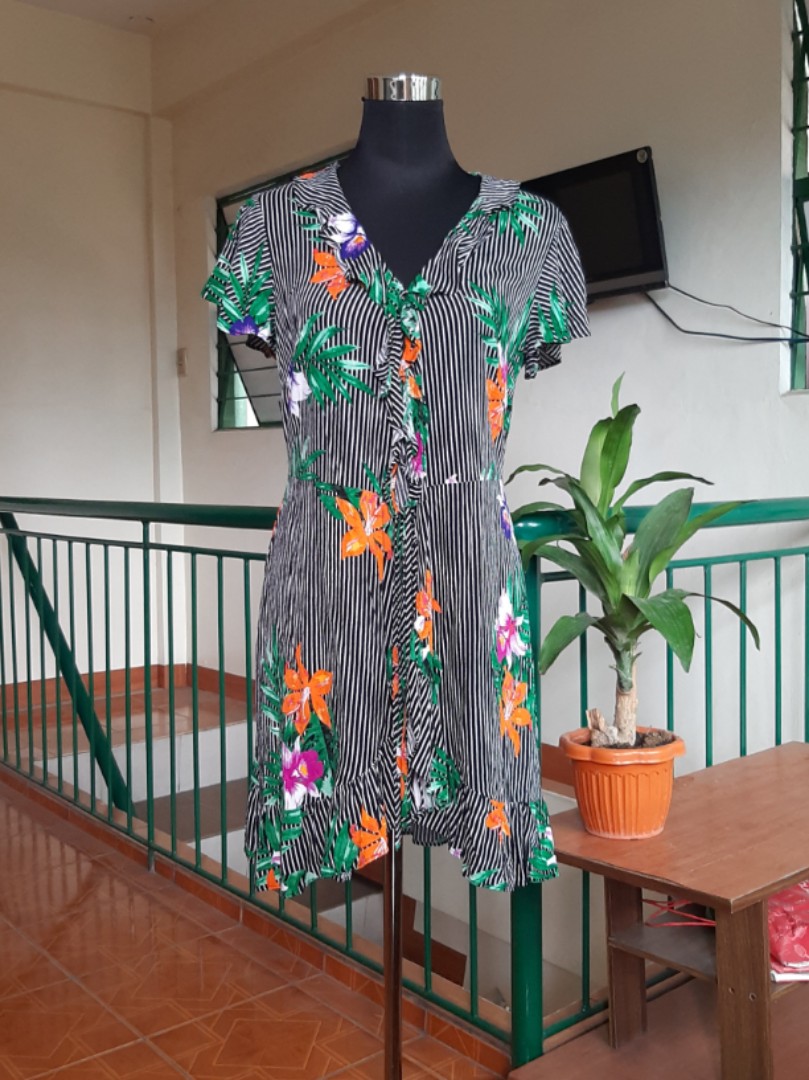 Who What Wear Black Hawaiian Wrap Dress, Women's Fashion, Dresses