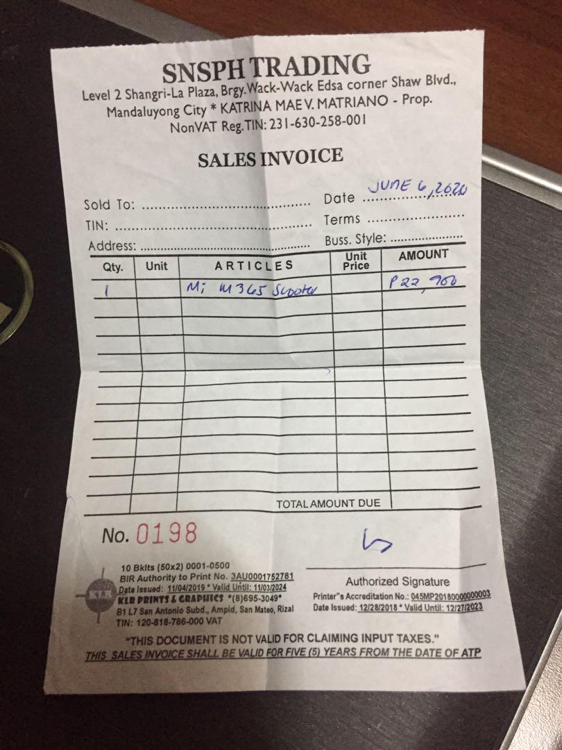 XIAOMI M365 electric Scooter (WHITE) (Category: Skates, Rollerblades & Scooters) located in Makati City. Submitted by pixelsandpoems (Listing ID 1040792755, Image 3). Description: For sale: xiaomi 365m scooter 🛴 Bought last June 2020 (see receipt) used lightly for market runs and food delivery. Orig price: 22,900 Selling price: 19,500 Good as new! Perfect for nearby commute. Location: Makati City Payment method: BPI RFS: Permanent work from home