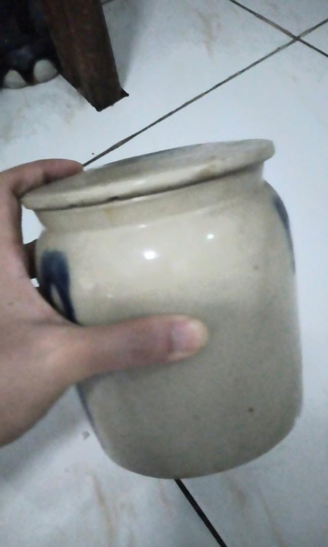 2 in 1 home decor Vase and Jar set (Category: Other Home Decor) located in Pasig City. Submitted by mglym (Listing ID 1041014596, Image 2). Description: RFS: changed room theme. perfect for side table decor set up with Lamp shade pls manage expectations as i have bought it with imperfections already but not noticeable hence i am selling it cheap.
