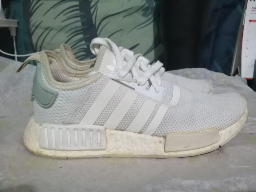 legeplads flyde ankomme Adidas NMD R1 Triple White, Women's Fashion, Footwear, Sneakers on Carousell
