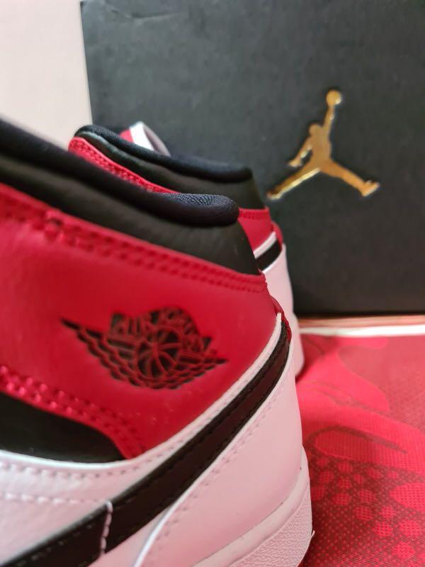 AIR JORDAN 1 MID (GS) CHICAGO US 6Y UK 5.5 EUR 38.5, Women's Fashion,  Footwear, Sneakers on Carousell
