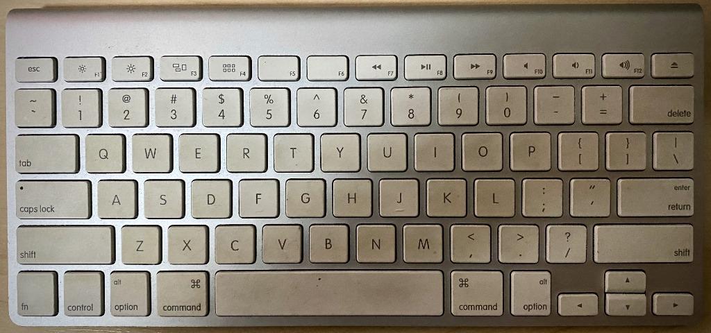 Apple A1314 Wireless Keyboard Silver Mc184ll B Computers Tech Parts Accessories Computer Keyboard On Carousell