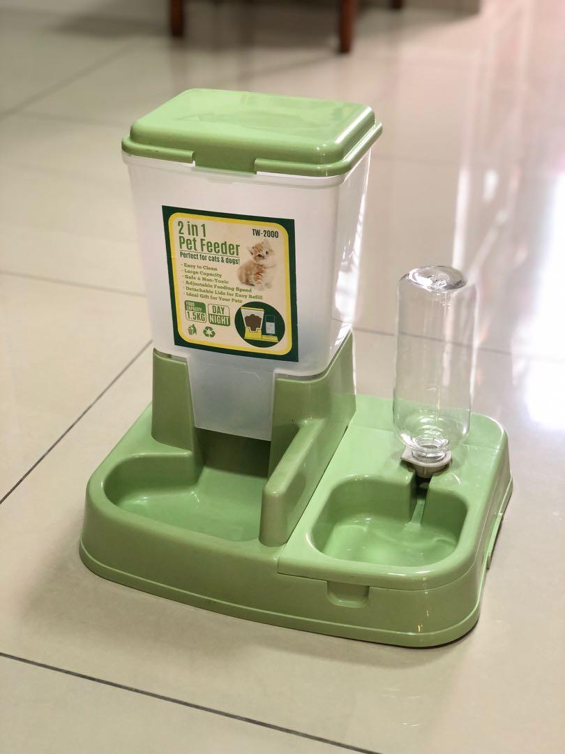 Pet feeder deals 2 in 1