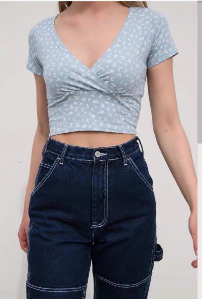 Baby Blue Floral Crop Top Bm Women S Fashion Tops Sleeveless On Carousell