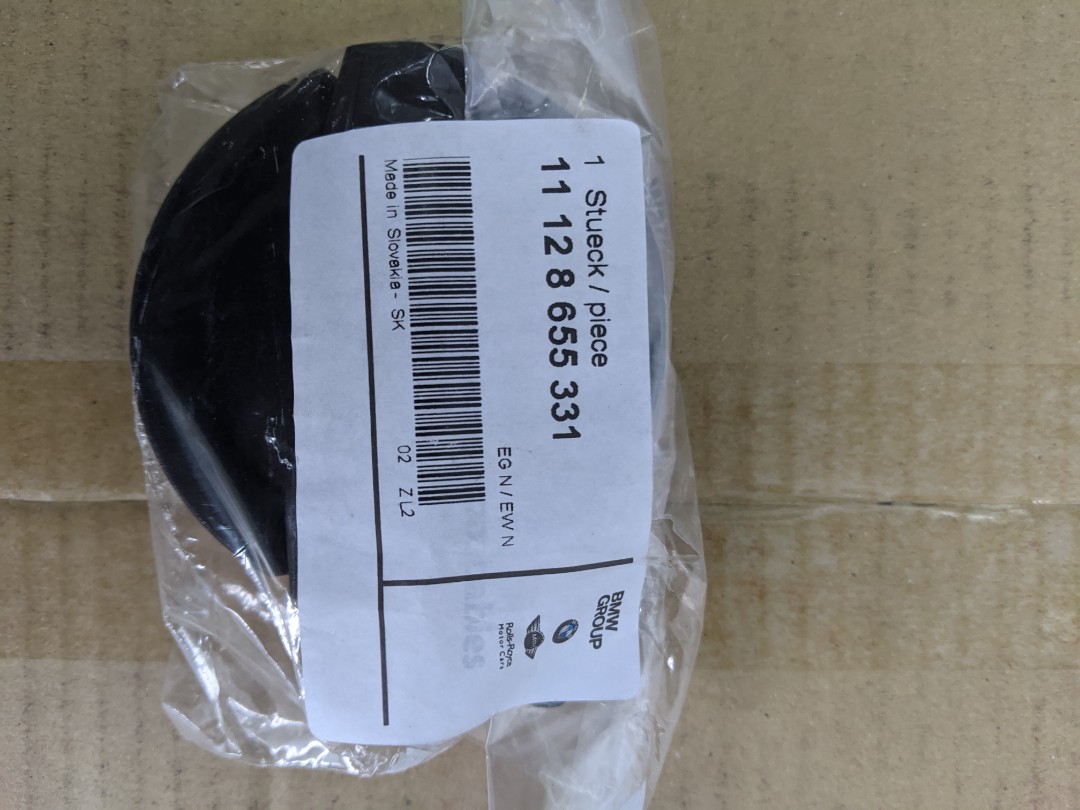 BMW engine oil cap, Car Accessories, Accessories on Carousell