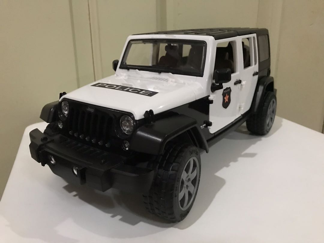 Bruder Wrangler Rubicon GI Joe toy car joytoy g i joe Hobbies