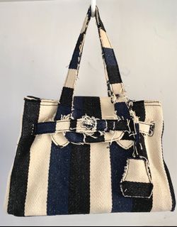 （分類：）位於 。 由 nanalalaaa 提交（商品編號 1040994490，圖片 1）。簡介： 。